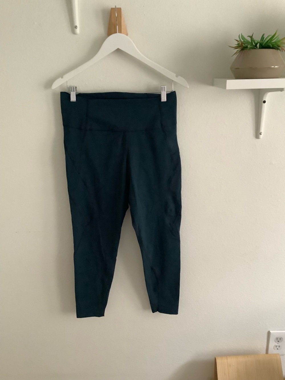 ✨LNDR Leggings ✨ - Picture 7 of 8